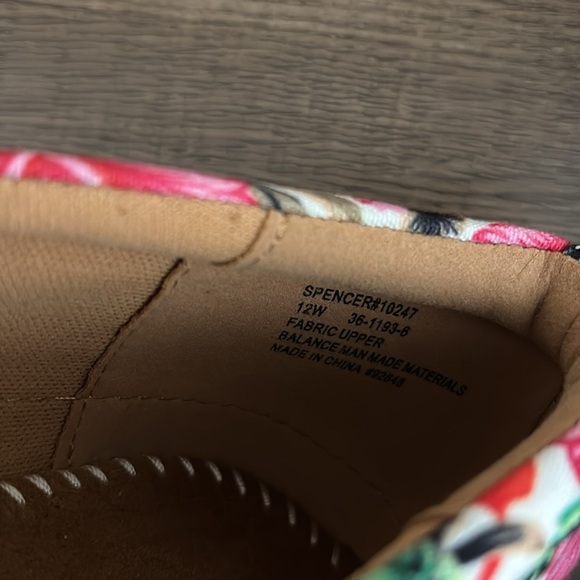 Comfortview Women's The Spencer Slip On Flat Tropical Hawaiian Floral 12 Wide - Picture 9 of 10